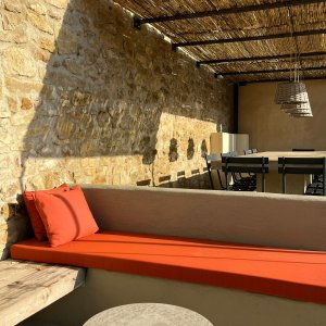 Photo 9 - Bastide Aragon gîte de charme  avec piscine et belles terrasses - Salon exterieur 