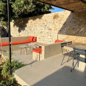 Photo 8 - Bastide Aragon gîte de charme  avec piscine et belles terrasses - Salon exterieur 