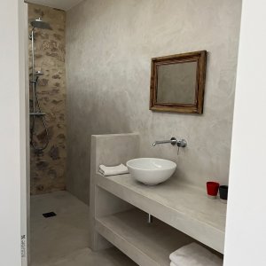 Photo 24 - Bastide Aragon charming cottage with swimming pool and beautiful terraces - Chaque chambre à ses sanitaires  avec une belle douche italienne et toilettes privées