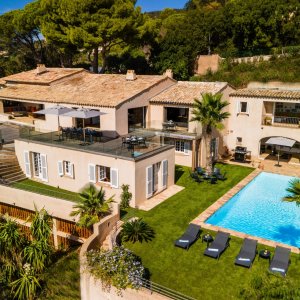 Photo 2 - Sublime et authentique villa de caractère dominant la baie de Saint-Tropez vue mer époustouflante - 