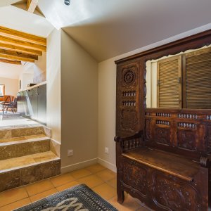 Photo 16 - Bergerie Corsica de luxe - Entrée du second étage donnant sur la cuisine ouverte et son espace salle à manger
