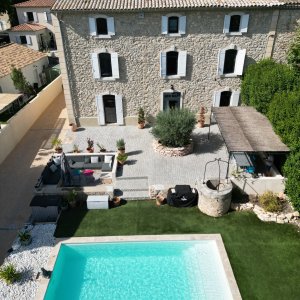 Photo 2 - Grand Mas Provencal - Vue maison, terrasse de 120 m2, piscine et plage en gazon synthétique confortable