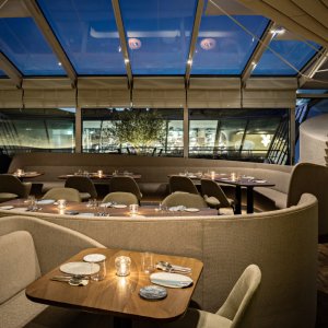 Photo 4 - Magnifique restaurant avec vue sur les toits de Paris d'un immeuble haussmanien - Salle à manger