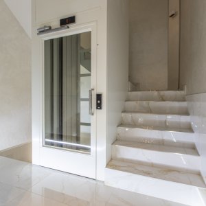 Photo 13 - Duplex  de 110 m², Cannes centre ville - Escalier niveau 2