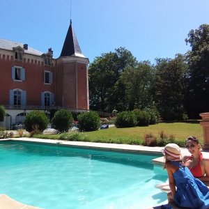Photo 6 - Château rose - Le château et la piscine