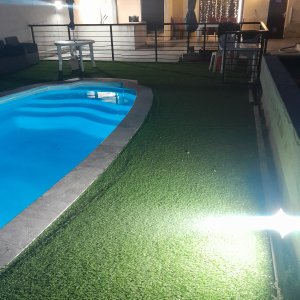 Photo 11 - Terrasse avec piscine Salon palette tonelle  - Piscine éclairée