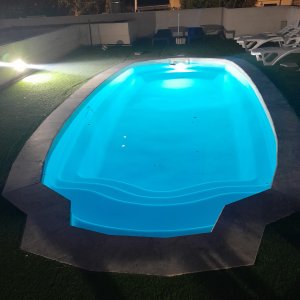 Photo 10 - Terrasse avec piscine Salon palette tonelle  - Piscine éclairée