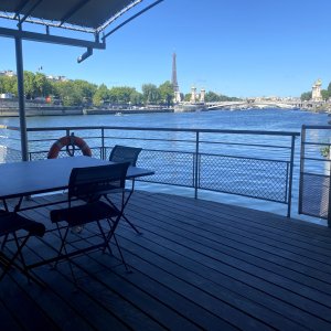 Photo 0 - House on the water with panoramic views of Notre-Dame and the Eiffel Tower - Vue panoramique sur la Tour Eiffel de la terrasse arrière du bateau