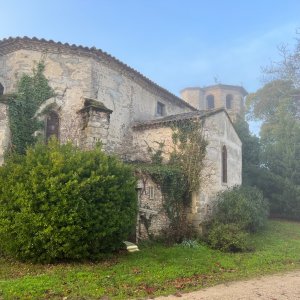 Photo 4 - Château romantique au coeur du Languedoc - La chapelle médiévale, face au Château