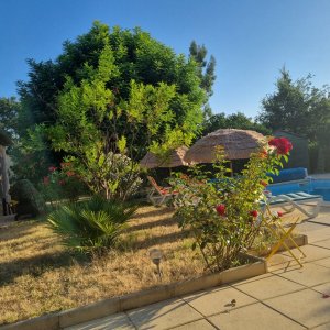 Photo 4 - Exceptional villa with swimming pool - Jardin de roses et arbres fruitiers