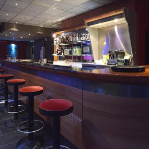 Photo 3 - Club jazz avec grand bar et scène équipée - Le bar