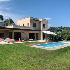 Photo 0 - Villa 150 m² avec terrain plat et piscine  - Façade sud