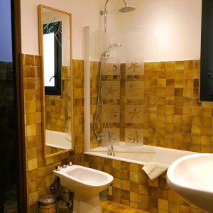 Photo 26 - Domaine champêtre au cœur de la Provence Verte - Salle de bain privative avec baignoire. 