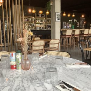 Photo 3 - Restaurant spacieux moderne avec un joli patio végétalisé - Le bar