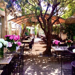 Photo 0 - Magnifique restaurant avec grand jardin privé - Jardin du restaurant