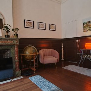 Photo 3 - Salon dans maison bourgeoise avec cachet - Cheminée marbre, porte dissimulée (verrouillable), parquet, bar globe