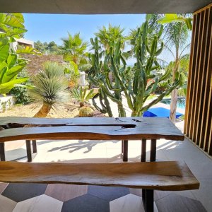 Photo 5 - Villa d'architecte vue mer et montagne  - Coin repas extérieur avec vue mer et piscine