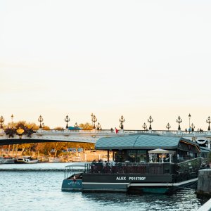 Photo 0 - 220 m² barge on the banks of the Seine, a few meters from the Alexandre III bridge - 