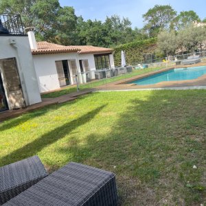 Photo 5 - Contemporary house with garden and swimming pool - Piscine et espace détente