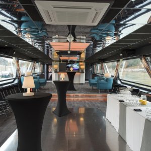 Photo 5 - Bateaux pour croisières privatives à Lyon  - Cocktail sur le bateau 