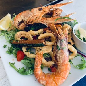 Photo 16 - Restaurant italien niché sur le vieux port de Saint Jean Cap Ferrat - Friture de calamars, gambas et légumes croquants à partager ou pas!