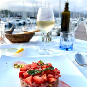 Photo 3 - Restaurant italien niché sur le vieux port de Saint Jean Cap Ferrat - Tartare de thon, zeste de citron et fraises 