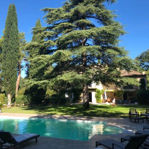 Photo 2 - Un lieu magique pour vos journées Aix en Provence  - La maison et la piscine