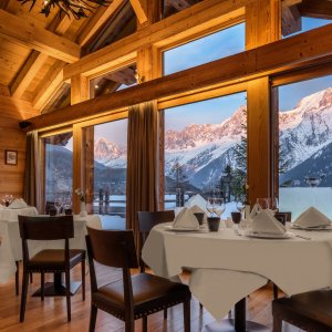Photo 5 - Résidence hôtelière 4 étoiles sup, vue saisissante sur la vallée de Chamonix et sur le Mont-Blanc - Le restaurant - intérieur
