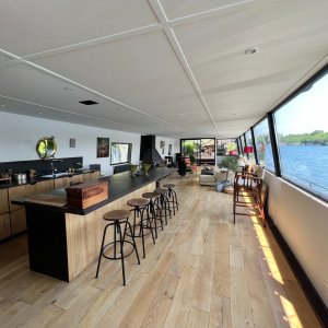 Photo 2 - 280 m² barge in Saint-Cloud - Cuisine/salle a manger