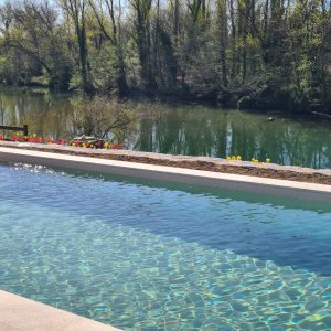 Photo 12 - Havre de paix au bord de l'eau, villa de charme avec piscine et grand parc - piscine avec vue sur la riviere 