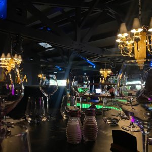 Photo 5 - Restaurant with elegant ambiance and refined cuisine - La salle