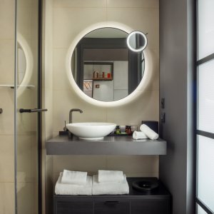 Photo 4 - Hôtel 4* à Trocadéro - Salle de bain, avec douche ou/et baignoire selon la catégorie.