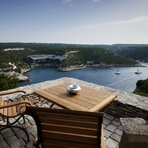 Photo 22 - Authentique Moulin sur les falaises de Bonifacio, villa de 420 m² avec piscine intérieure chauffée - Terrasse avec vue dégagée
