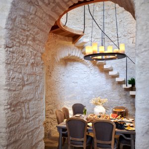 Photo 13 - Authentic mill on the cliffs of Bonifacio, 420 m² villa with heated indoor swimming pool - Détail intérieur du Moulin