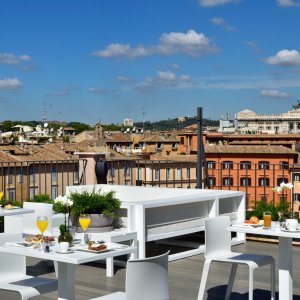 Photo 17 - Bar à cocktails sur le toit avec vue sur la Piazza Navona - Espace sur le toit pendant le petit-déjeuner