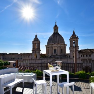 Photo 2 - Rooftop & Cocktail Bar overlooking Piazza Navona - Vue sur les toits pendant la journée