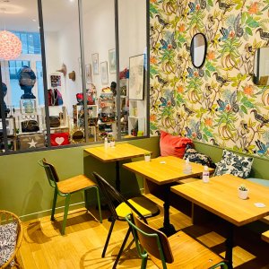 Photo 1 - Cozy Coffee Shop with 30 seats near the Abbesses - Salle de restauration avec vue sur la salle de jeux