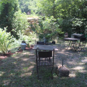 Photo 12 - Property in Provence with tiny house, swimming pool, gym, reception area - le coin repas devant la rivière