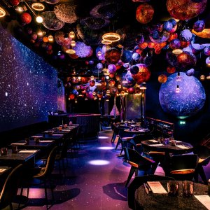 Photo 10 - Voyage dans l'espace au coeur d'un restaurant immersif parisien - 