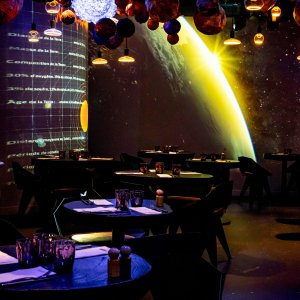 Photo 13 - Voyage dans l'espace au coeur d'un restaurant immersif parisien - 