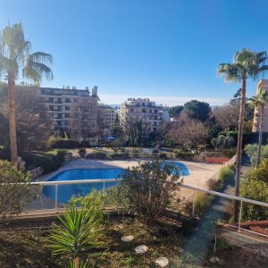 Photo 3 - 60 m² terrace with pool and sea view - Vue de la terrasse