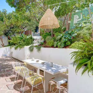 Photo 4 - Villa in Roucas Blanc with sea view, garden & pool - Grande table extérieure en béton