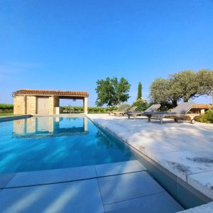 Photo 14 - Jardin méditerranéen d'un Domaine viticole en Provence avec piscine - Piscine et pool house
