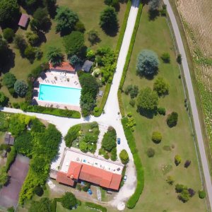 Photo 4 - Demeure avec parc, piscine et terrasses  - Vue aérienne en plan