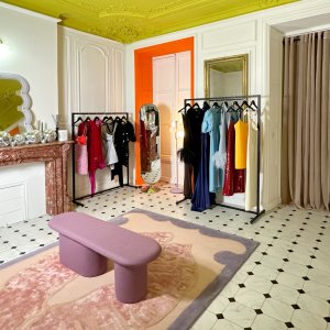 Photo 1 - Luxury showroom in the heart of Marseille - Pièce principale, portants pour vêtements, moulures au plafond, cachet haussmannien