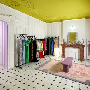 Photo 0 - Luxury showroom in the heart of Marseille - Pièce principale, portants pour vêtements, moulures au plafond, cachet haussmannien