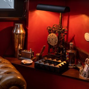 Photo 9 - Hidden bar with cigar smoker and barbershop - 