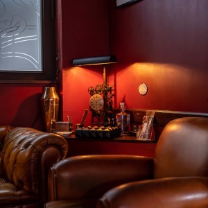 Photo 10 - Hidden bar with cigar smoker and barbershop - 