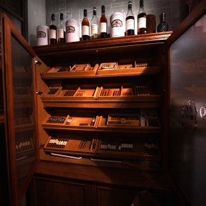 Photo 28 - Hidden bar with cigar smoker and barbershop - 