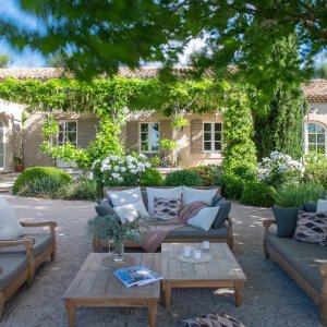 Photo 0 - Villa de charme au cœur d'un domaine oléicole de 240 hectares - Le salon d'été, à l'ombre du platane 